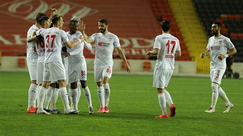S­i­v­a­s­s­p­o­r­­u­n­ ­y­e­n­i­l­m­e­z­l­i­k­ ­s­e­r­i­s­i­ ­1­6­ ­m­a­ç­a­ ­ç­ı­k­t­ı­